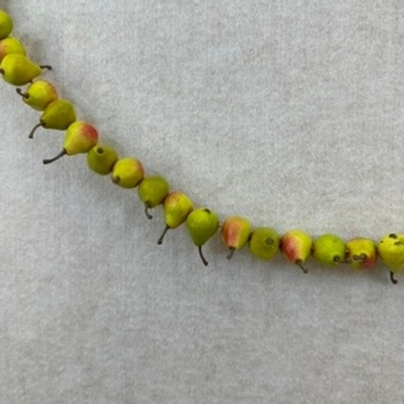 Vtg Artificial Pear Garland 70 Mini Faux Pear Fruit String Decoration Necklace - Picture 5 of 6